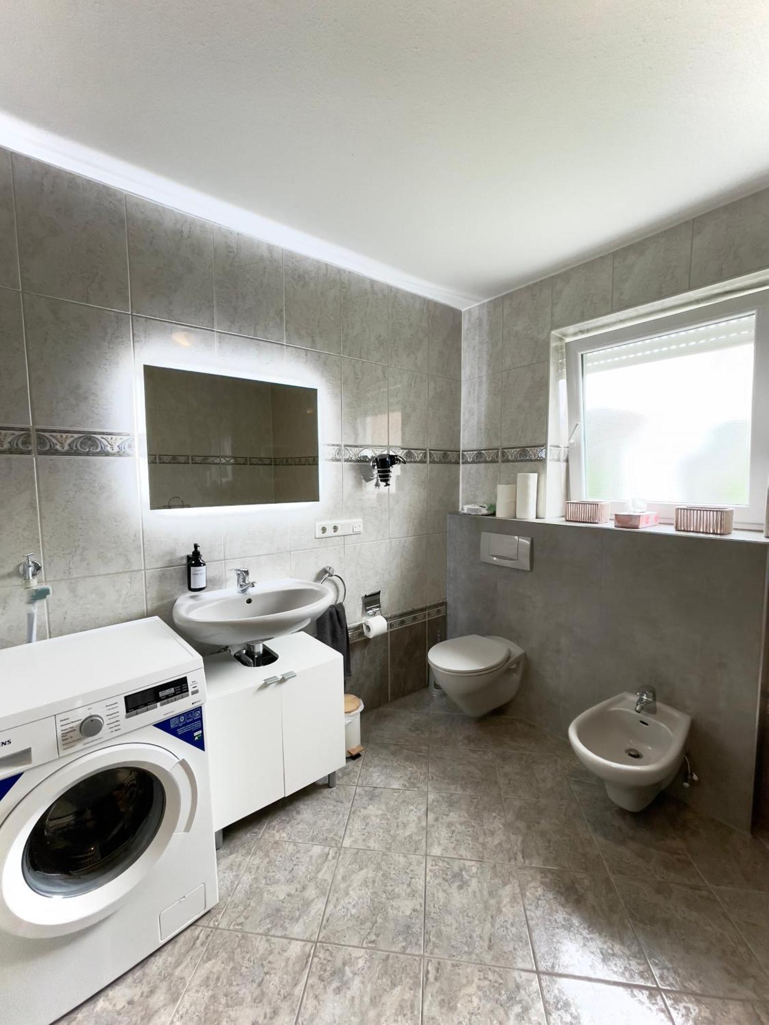 110Qm - 4 Zimmer - Privat Parkplatz - Zentral - Balkon - Mallibase Apartments Kassel Exterior foto
